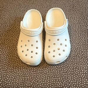 CROCS Men or Women’s slip on clogs